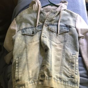 Men’s small light washed hooded jean jacket